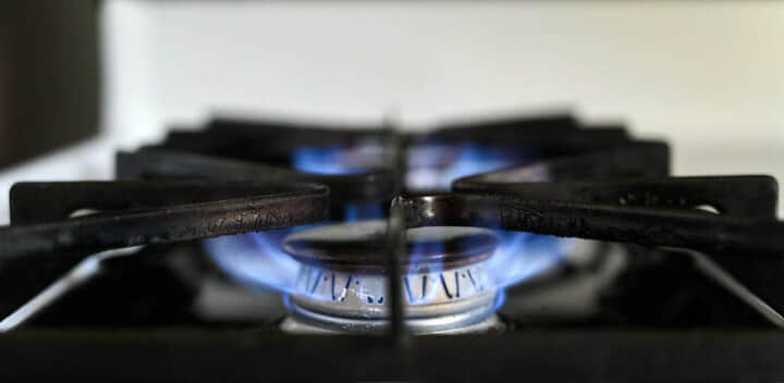 cash-for-gas-networks-offer-rebates-cash-bonuses-to-keep-home-fossils