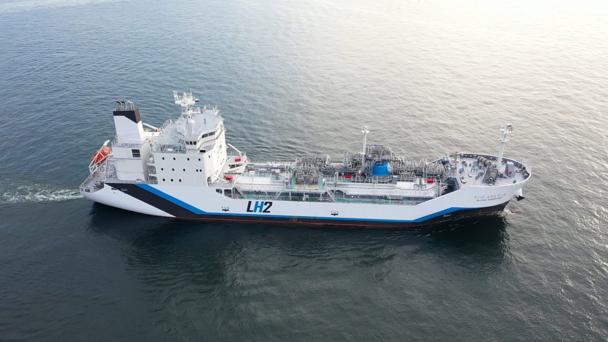 The Suiso Frontier has arrived in Victoria to accept its first shipment of liquid hydrogen. (Photo credit: HySTRA).